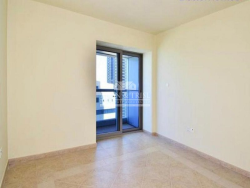 Bright &amp; Spacious | Vacant on Transfer | Investment Deal